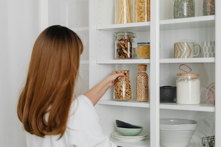 How to Keep a Tidy Fridge and Pantry: Simple Tips for Organized Storage